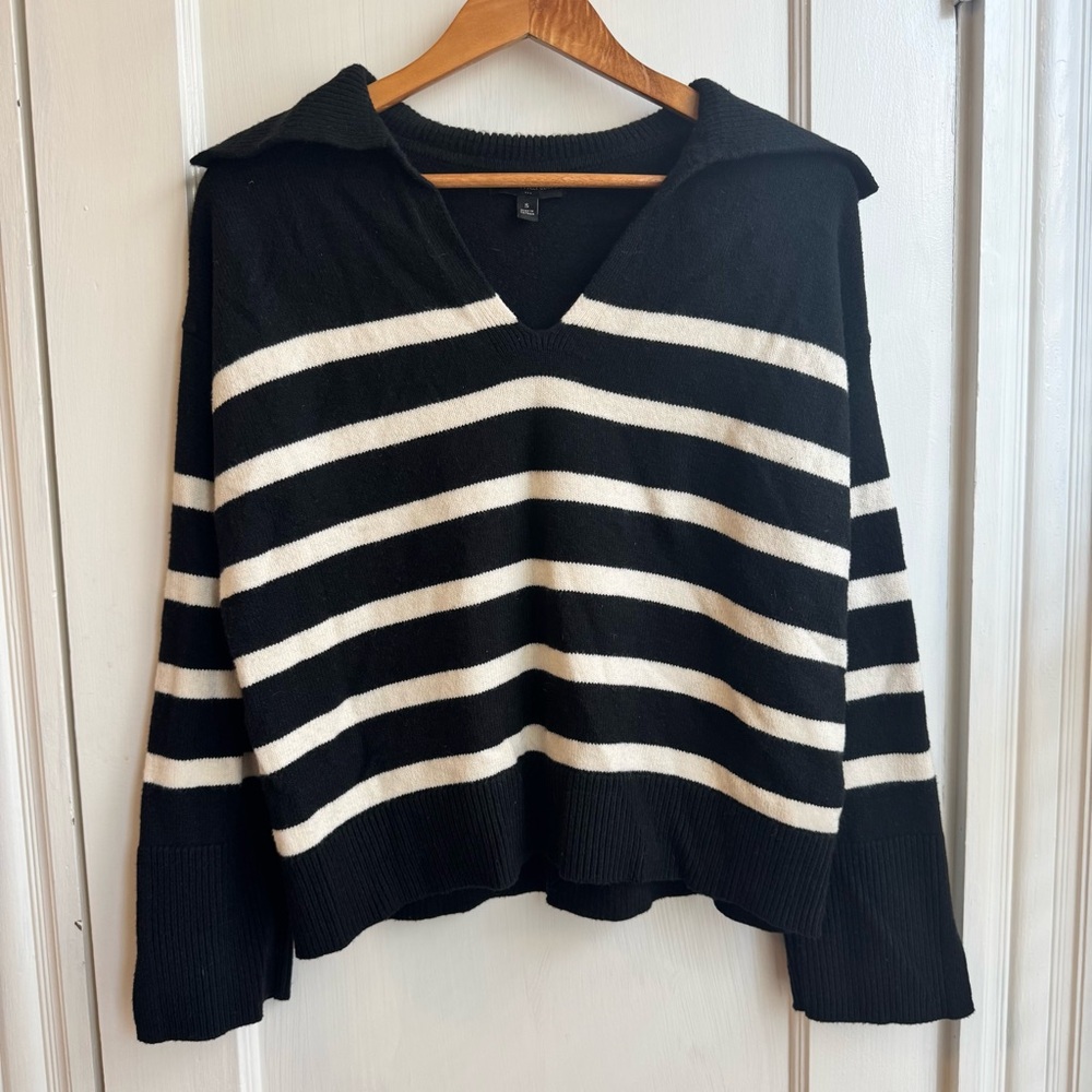 Banana Republic Black and White V-Neck Sweater